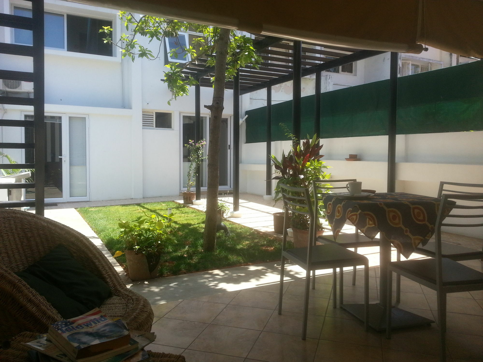 The Quiet Corner Guest House Мапуто Екстериор снимка